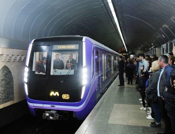 Metroda bir sərnişinin daşınması 52 qəpiyə başa gəlir