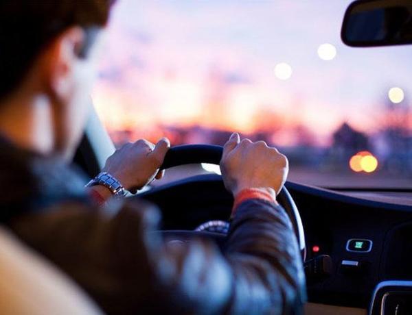 Sabirabadda qaz xəttinə çırpılan avtomobil yandı