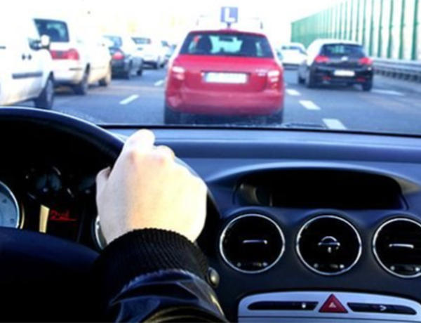 Xüsusi icazəsi olanların şəxsiyyət vəsiqələri ilə sərnişin daşıyan sürücü tutuldu
