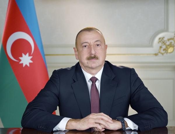 Президент Ильхам Алиев поздравил Володимира Зеленского