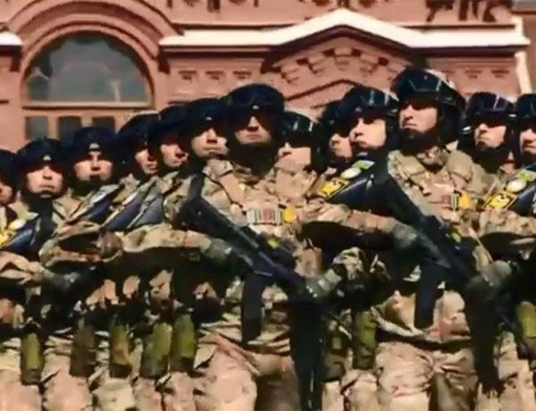 Азербайджанские военнослужащие участвовали в параде Победы в Москве (ФОТО/ВИДЕО)