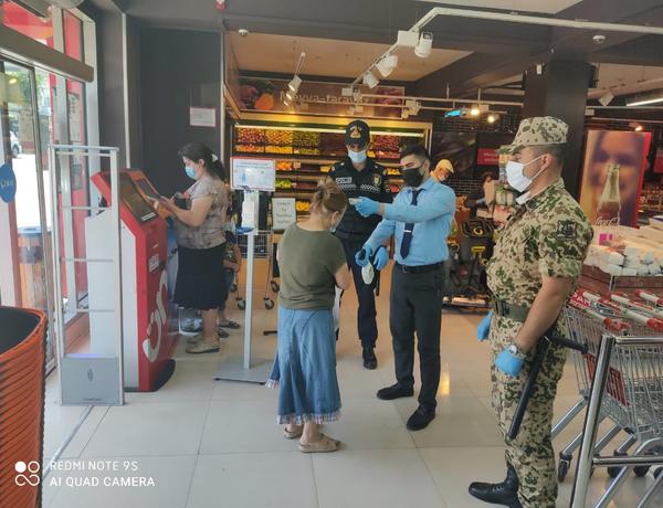 Bakıda marketlərdə polis postları yaradıldı, maskasız giriş qadağan edildi – FOTOLAR