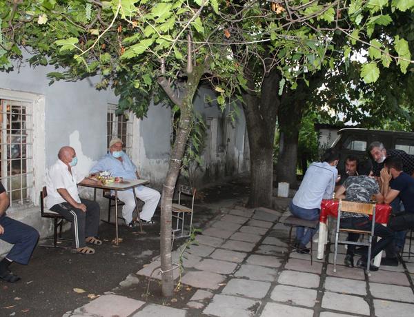 Şəkidə gizli fəaliyyət göstərən çayxana aşkarlandı