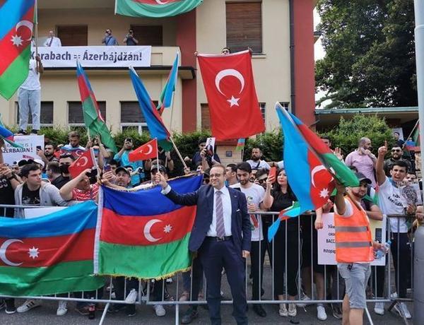 Посол Турции принял участие в акции, чтобы поддержать азербайджанцев