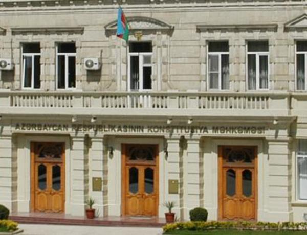 Bağlanmış banklarda bloklanmış əmanətlərlə bağlı Konstitutsiya Məhkəməsi vətəndaşların xeyirinə qərar qəbul edib
