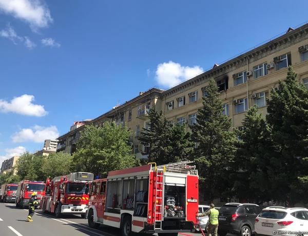 Bakıda yaşayış binasında baş verən yanğın söndürüldü