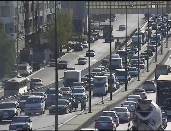 Bu küçə və prospektlərdə sıxlıq var,  avtobuslar gecikir –