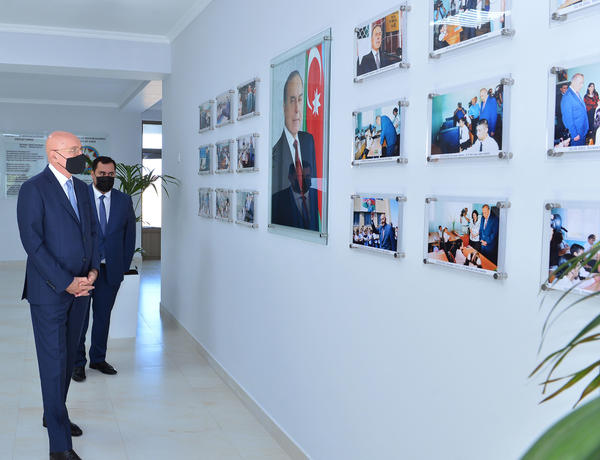 Təhsil nazirinin müavini Firudin Qurbanov məktəb açılışında iştirak etdi