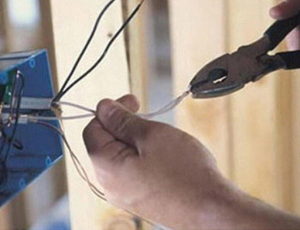 Şəmkirdə qadını elektrik cərəyanı vuraraq öldürdü
