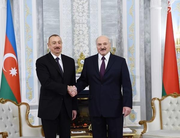 Александр Лукашенко позвонил президенту Ильхаму Алиеву