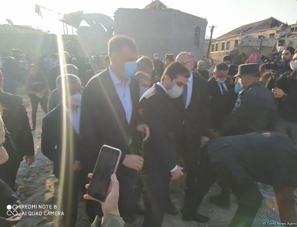 Помощник Президента Азербайджана и представители дипкорпусов прибыли в Гянджу на место происшествия —