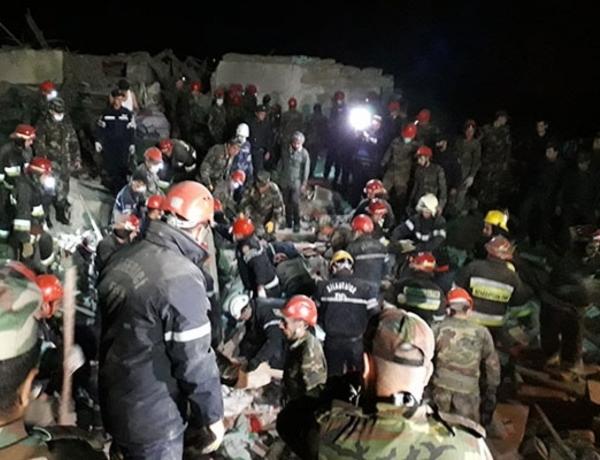 Xilasedicilər Gəncədə dağıntılar altından 52 yaralı və 13 meyit çıxarıb –