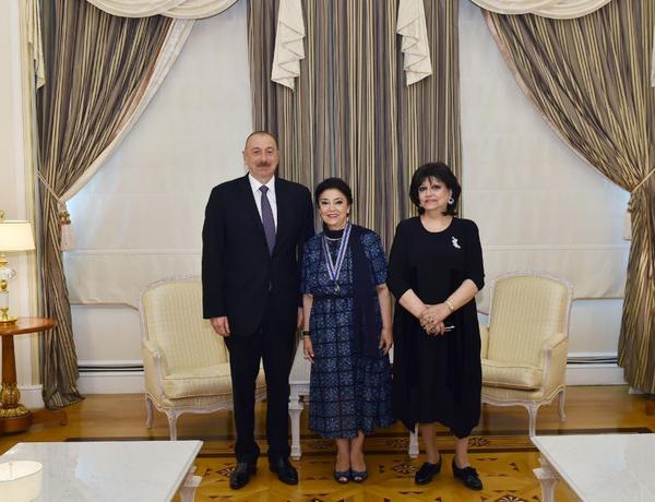 “Hər ikimiz hələ də Prezidentin o müraciətinin təsiri altındayıq”
