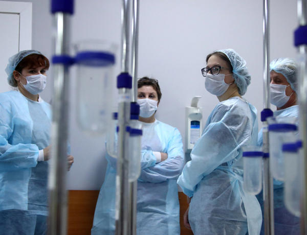 Koronavirusla mübarizə aparan həkimlərə və könüllülərə müddətli əlavə ödənildi