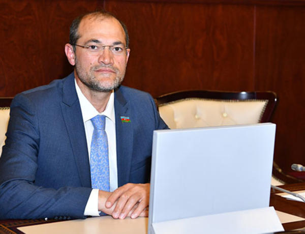 “Azəriqaz” rəhbərinin “Facebook”da abonentlərlə təmas qurub, problemləri həll etməsini gözəl bir nümunə sayıram –