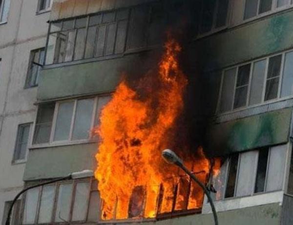 Bakıda çoxmərtəbəli yaşayış binasında yanğın: