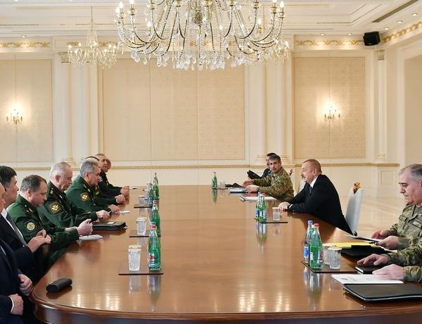 Президент Азербайджана Ильхам Алиев принял делегацию во главе с министром обороны России