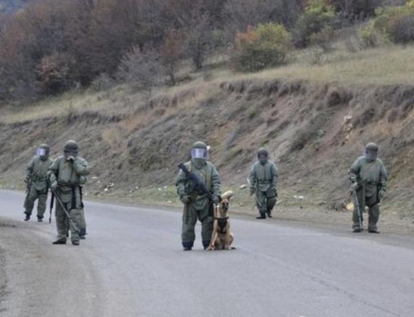 Российские саперы приступили к гуманитарному разминированию в Карабахе —
