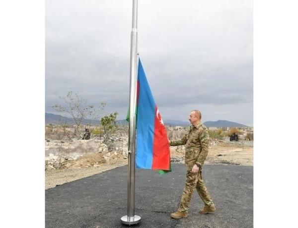 Президент Азербайджана Ильхам Алиев в ходе поездки в Агдам поднял флаг Азербайджана в Агдаме —