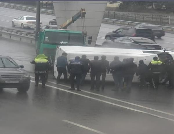 Hava limanı şossesində iki yol-nəqliyyat hadisəsi baş verib, sıxlıq müşahidə olunur –
