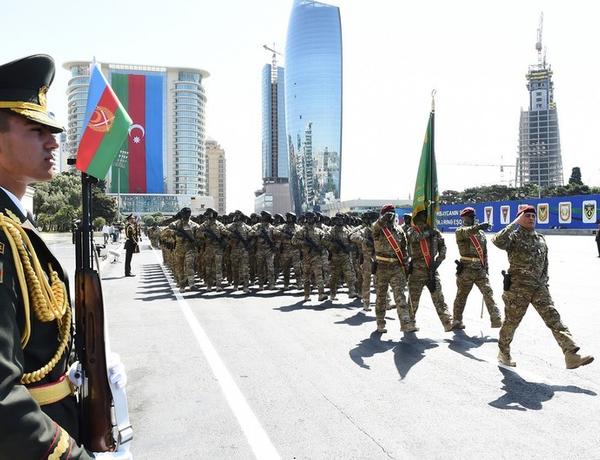 Сегодня на площади Азадлыг пройдет парад Победы