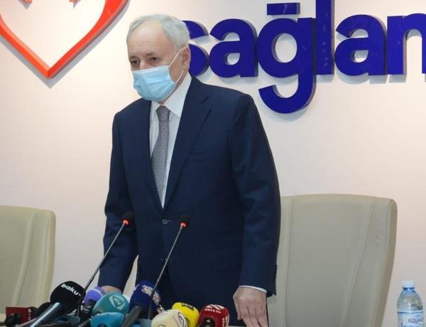 Peyvənd olunan Oqtay Şirəliyev: “Vaksin kifayət qədər təhlükəsizdir”