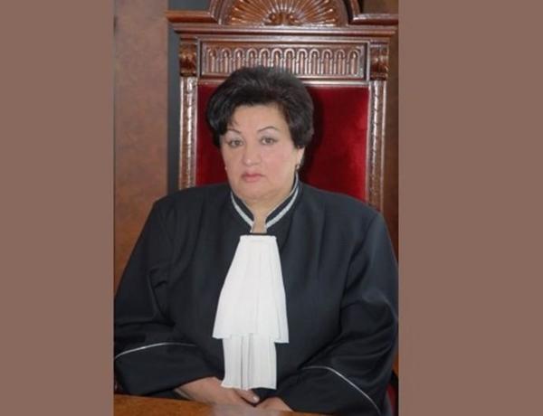 Konstitusiya Məhkəməsinin məşhur hakimi təqaüdə göndərildi