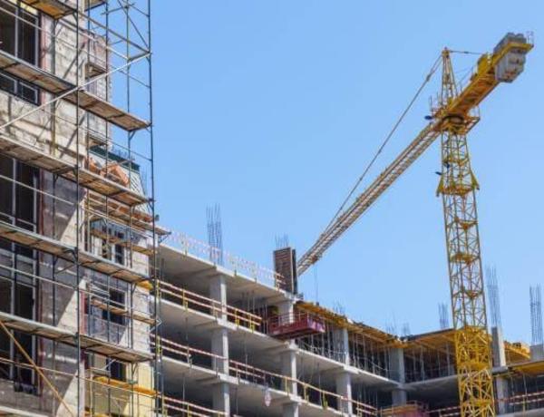 Bakıda binadan yıxılaraq ölən fəhlə ilə bağlı cinayət işi açıldı