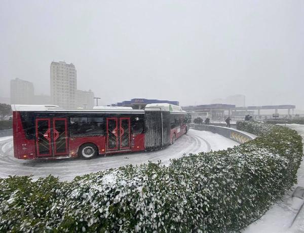 Avtobus sürücülərinə SMS məlumatlandırma vasitəsilə göstəriş verildi