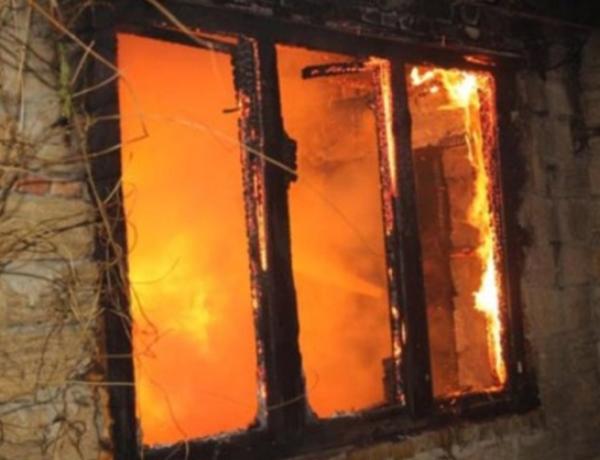 Bakıda yaşayış binasında yanğın –