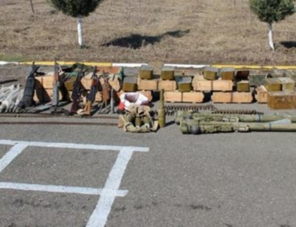 В Физули обнаружены брошенные противником военная техника и боеприпасы