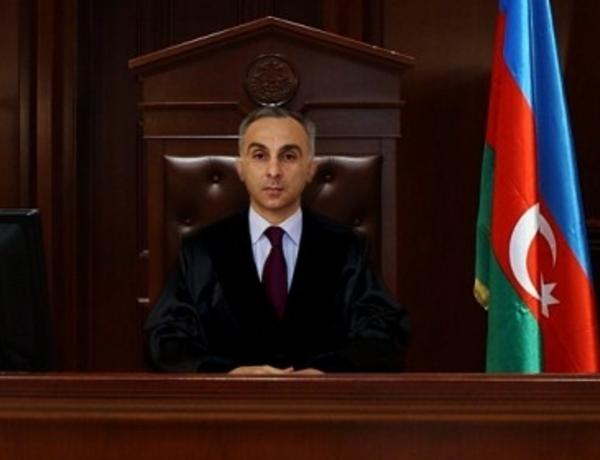 Məhkəmə sədri: “Çox vaxt sübutlar əlavə olunmur, ona görə də məhkəmə əziyyət çəkir”