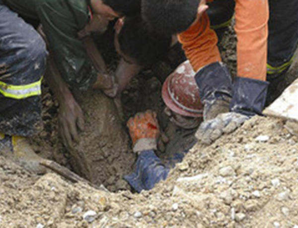 Abşeronda fəhlə torpağın altına qalaraq ölüb