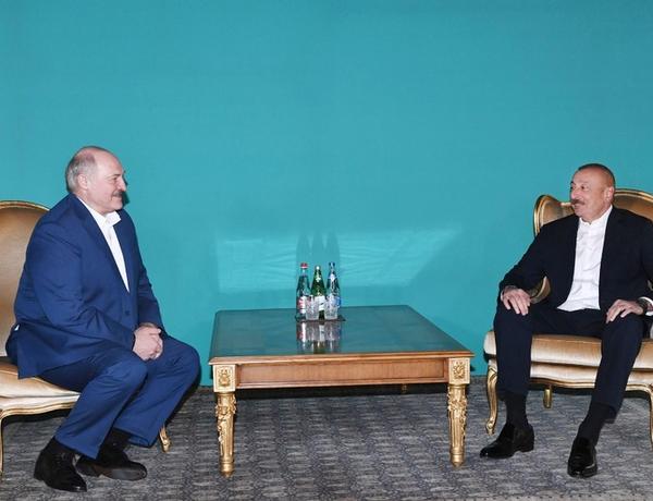 Между Президентом Ильхамом Алиевым и Президентом Беларуси Александром Лукашенко состоялась неофициальная встреча
