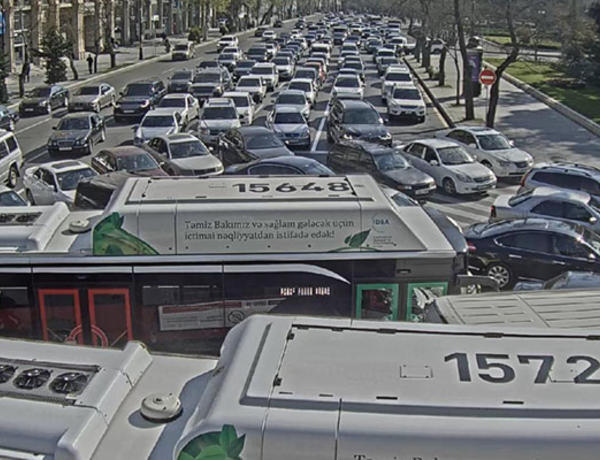 Paytaxtın bu yollarında tıxac var –