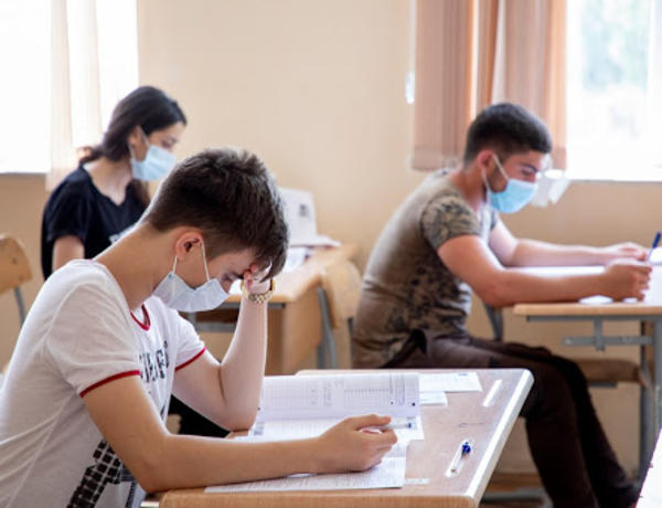 Bu gün 18 mindən çox şagird buraxılış imtahanı verəcək