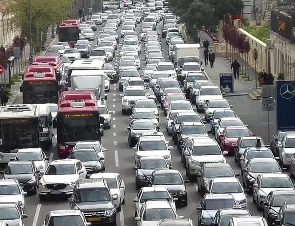 Bakıda 11 marşrut xətti üzrə avtobusların hərəkətində gecikmə var
