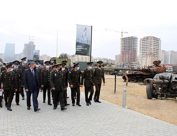 Курсанты Высшего военного училища им. Гейдара Алиева посетили Парк военных трофеев —