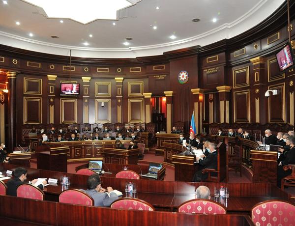 Ali Məhkəmənin Cinayət Kollegiyasının yeni tərkibi təsdiq olundu