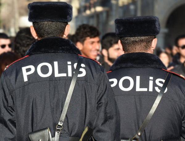 Polis əməkdaşlarının üzərinə avtomobil sürən şəxs həbs edildi