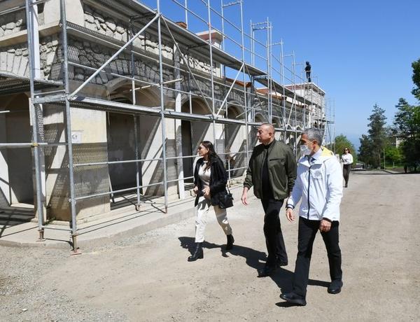 Президент Ильхам Алиев ознакомился с работами, проводимыми в Шушинской картинной галерее —