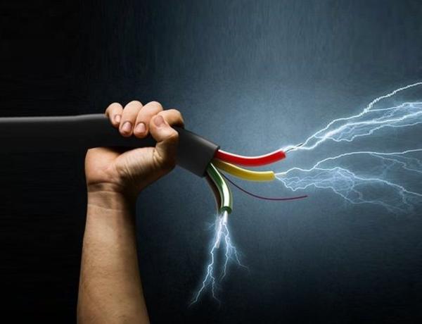 Bakıda 18 yaşlı dizayneri iş yerində elektrik cərəyanı vuraraq öldürüb