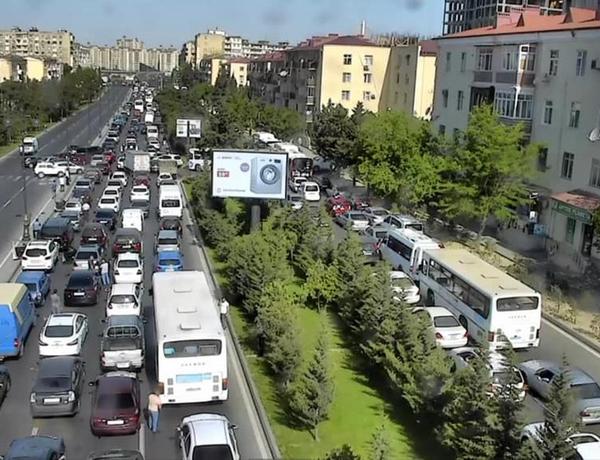 BNA: Nəqliyyat vasitələrinin hərəkətində sıxlıq müşahidə olunur