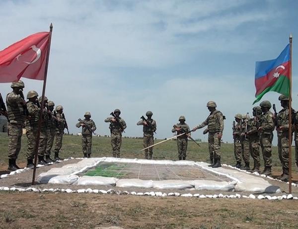 Военнослужащие Азербайджана и Турции провели совместные тактические учения