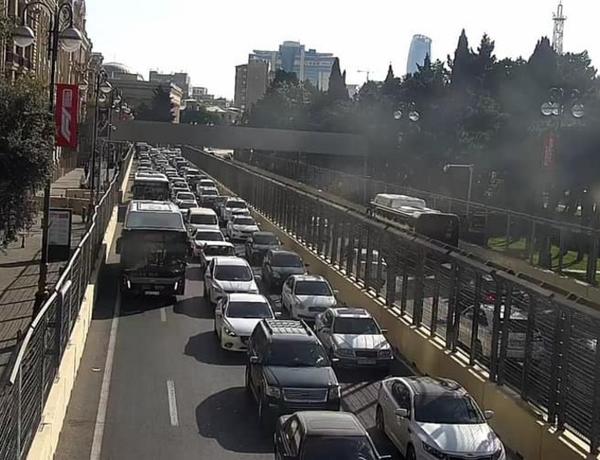 Bakıda yaranmış tıxacın səbəbi açıqlandı