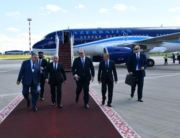 Премьер-министр Азербайджана отбыл в Минск