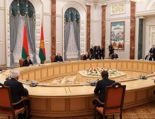 Лукашенко поздравил азербайджанскую делегацию