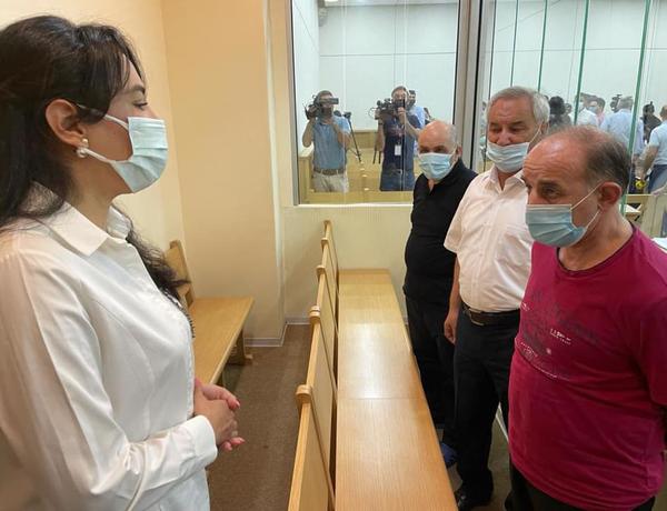 Ombudsman azərbaycanlı əsirlərə işgəncə verən erməni hərbi cinayətkarlarının məhkəməsində iştirak edir