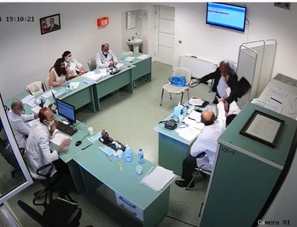 “Müharibə əlili” qadın həkimi döyüb –