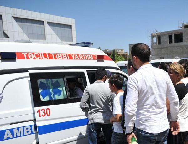 “Jurnalistlərin binası”ndan azyaşlı yıxılaraq öldü